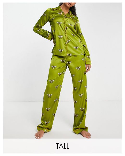 Chelsea Peers Chelsea Peers - Tall - Premium - Pyjamaset Van Satijn Met Top Met Knopen En Broek Met Bijenprint in het Green