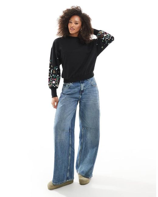 Jersey Con Cuello Redondo Y Detalle De Flores En Las Mangas De ONLY de color Black