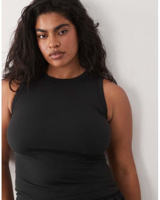 4505 Black Curve Seamless Lightweight Rib 90s Racer Vest