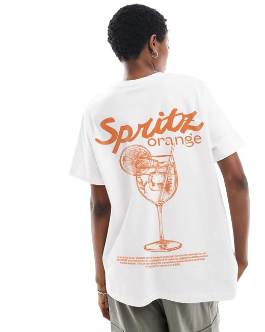 T-shirt vestibilità classica bianca con stampa di spritz all'arancia di ASOS in White