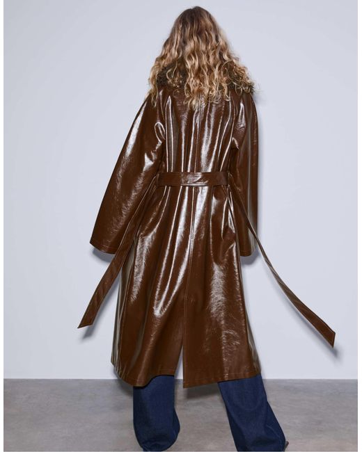 Stradivarius Blue – langer trenchcoat aus kunstleder