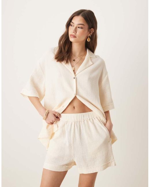 ASOS Short Van Kaasdoek Met Elastische Taille En Onafgewerkte Rand in het Natural