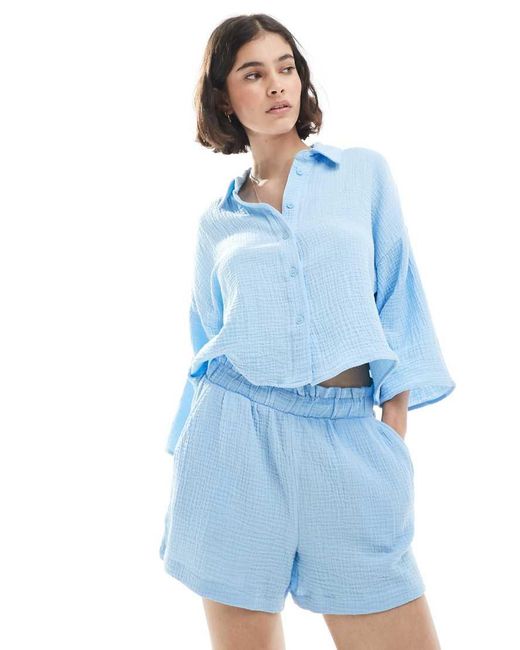 Completo Con Pantaloncini E Camicia Taglio Corto Azzurro Pastello Testurizzata di Vero Moda in Blue