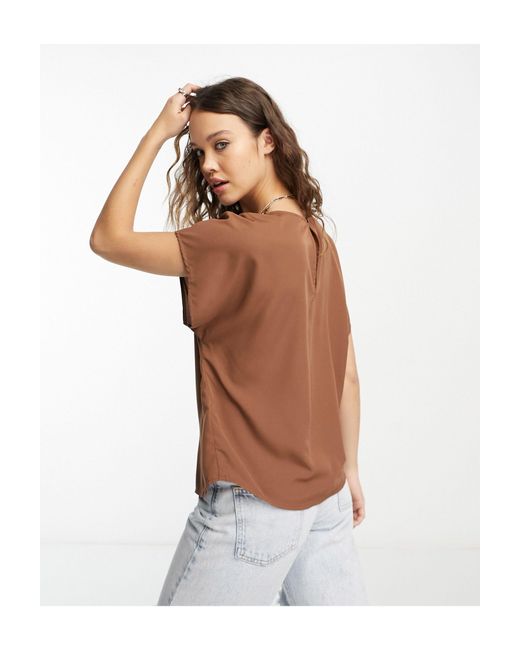 T-shirt a maniche corte marrone di Vero Moda in Brown
