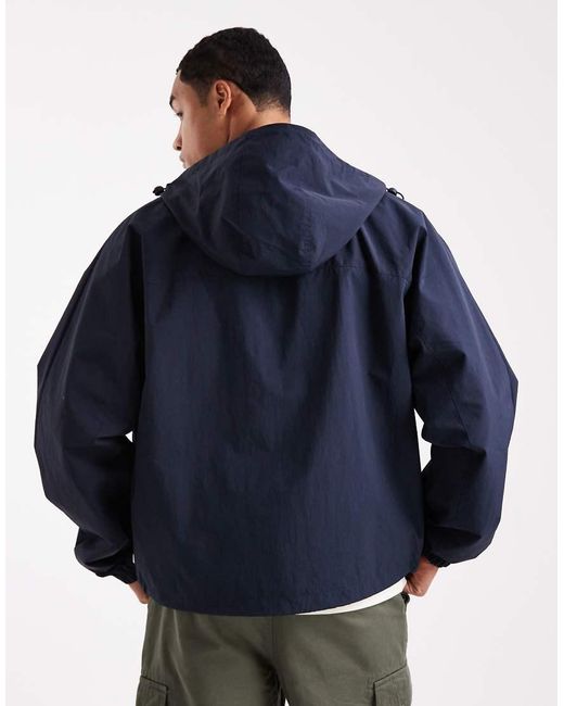 Farah Shenley in het Blue voor heren