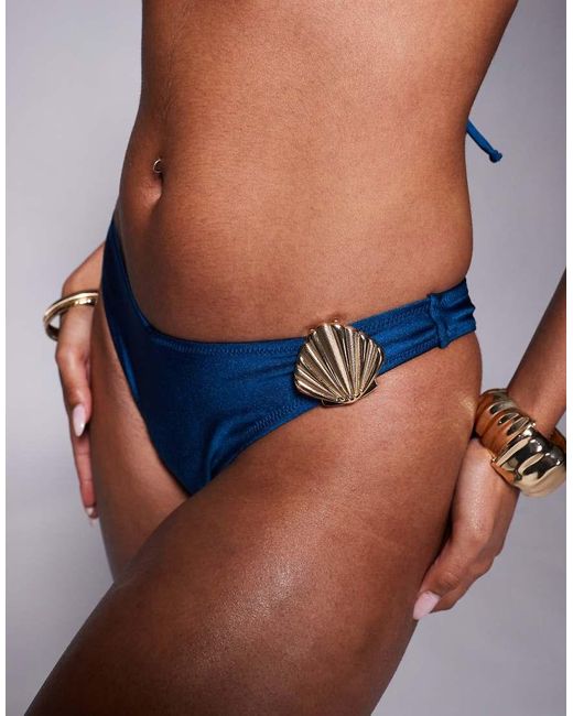 Slip Bikini Verde-Azzurro Sgambati Con Conchiglia di Candypants in Blue