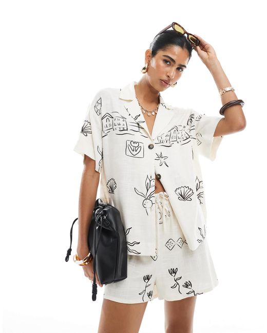 Short d'ensemble en lin mélangé à imprimé esquisses ASOS en coloris White