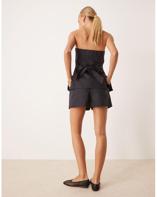 Tala Natural – elegante shorts aus schwerem leinenmix