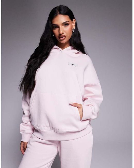 Sudadera Rosa Claro Extragrande Con Capucha Y Detalle De Etiqueta Con Logo Exclusiva De (Parte De Un Conjunto) Kaiia de color Purple