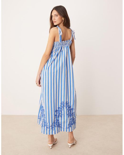 Y.A.S Aangerimpelde Gestreepte Maxi Jurk Met Gestrikte Schouders En Premium Bloemborduursels in het Blue