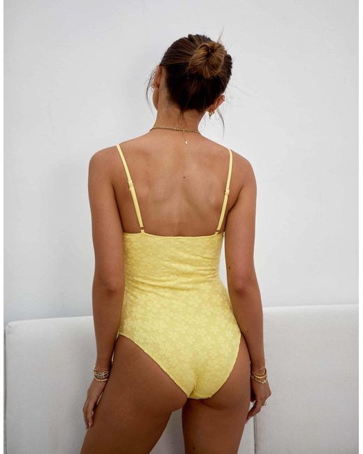 X misha grimes - maillot 1 pièce à découpe en jacquard fleuri orné South Beach en coloris Yellow