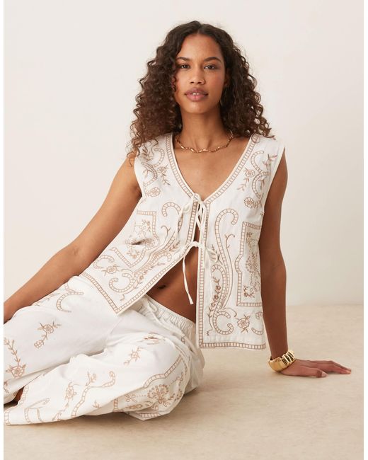 Top d'ensemble aspect lin avec broderie ASOS en coloris Natural