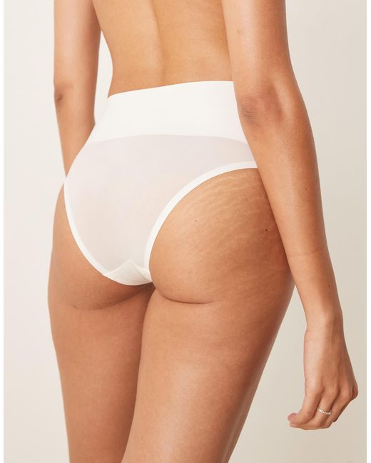 Spanx White – undie-tectable – tanga-slip