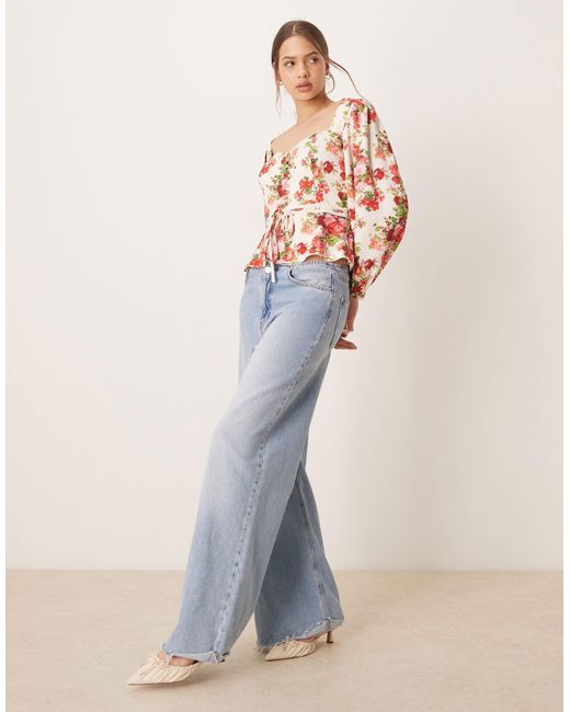 Blouse à fleurs avec encolure carrée, dos ouvert et ourlet à basque - blanc et Hope & Ivy en coloris Red