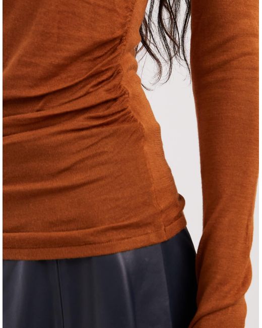 Top en maille douce au toucher froncée sur les côtés - rouille ASOS en coloris Blue