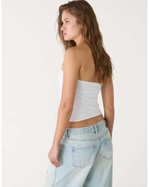Top A Fascia Arricciato di Stradivarius in White