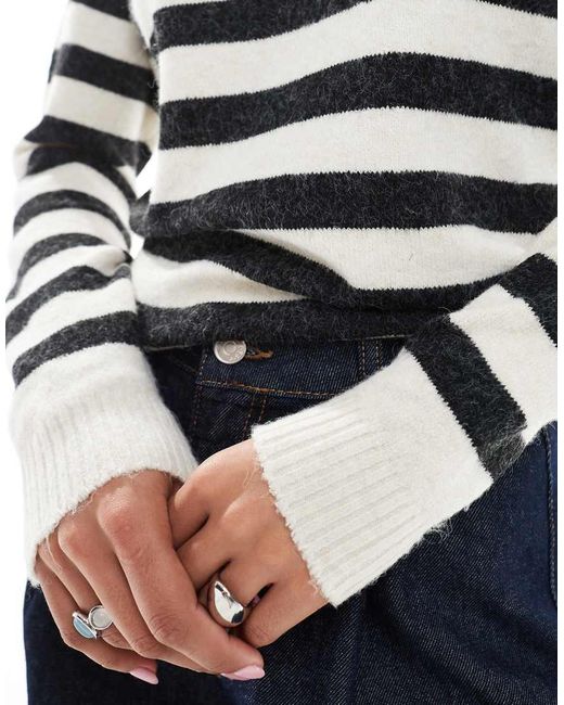 Maglione Lavorato A Righe Crema E Nere Mélange Con Scollo Rotondo di Vero Moda in White