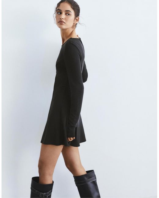 Robe courte à ourlet fluide Pull&Bear en coloris Black