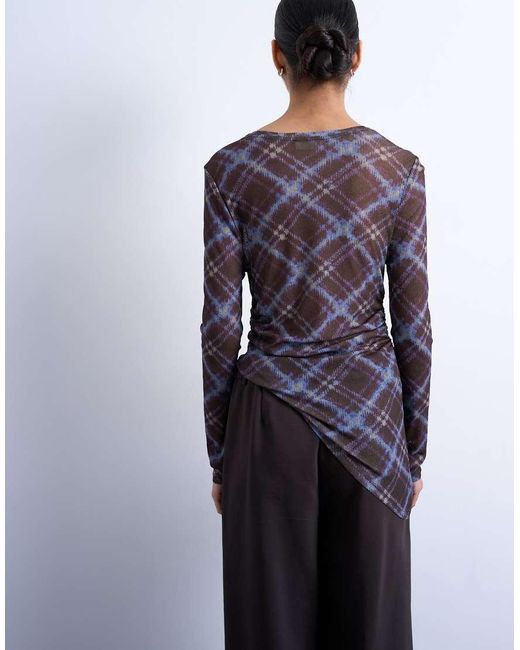 Top A Maniche Lunghe Asimmetrico Con Stampa A Quadri di TOPSHOP in Multicolor