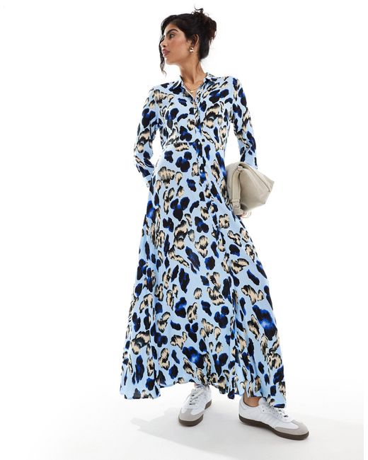 Robe chemise longue à imprimé léopard oversize Y.A.S en coloris Blue
