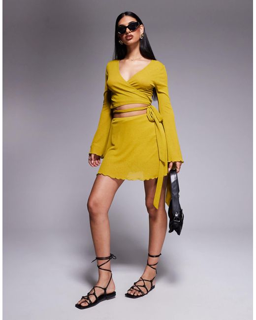 Mini-jupe portefeuille à volants d'ensemble en tulle avec détail nœud sur le côté - chartreuse ASOS en coloris Yellow