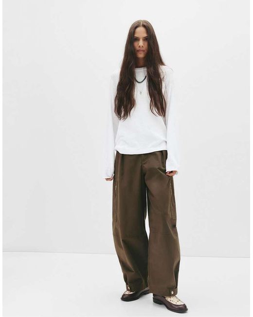 T-Shirt Bianca Con Maniche Raglan Lunghe di Pull&Bear in White