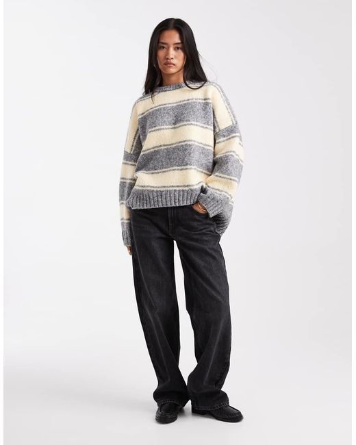 Jersey Extragrande A Rayas Grises Y Amarillo Pastel Con Cuello Redondo De ASOS de color Gray