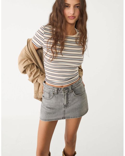 D62 - jupe-short en jean - délavé Stradivarius en coloris Gray