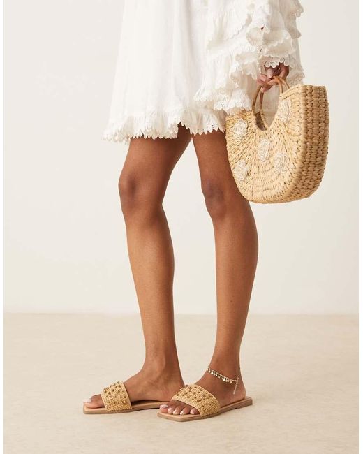 Sandalias Beis Y Doradas Estilo Alpargatas Con Cuentas De Flavia De -Neutro ASOS de color Natural