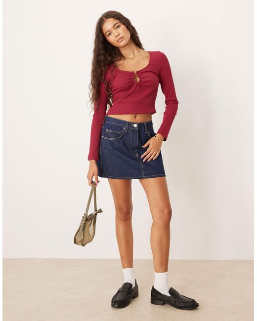 Top manches longues côtelé avec découpe goutte d'eau à détail métallique - bordeaux ASOS en coloris Red
