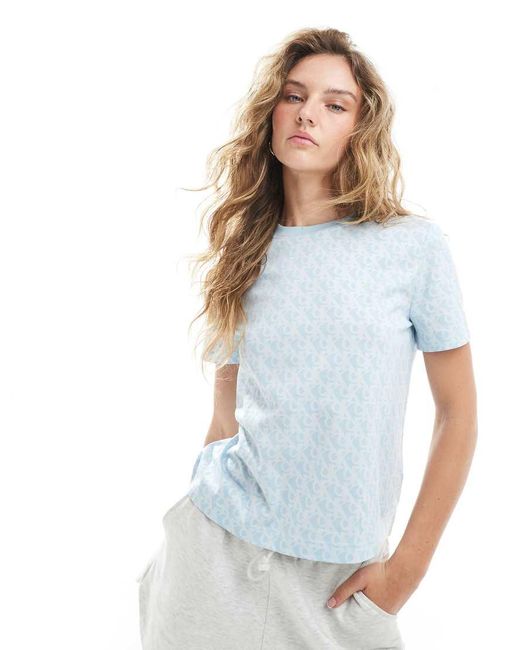 Camiseta Azul Tenue Con Estampado Integral De Calvin Klein de color White