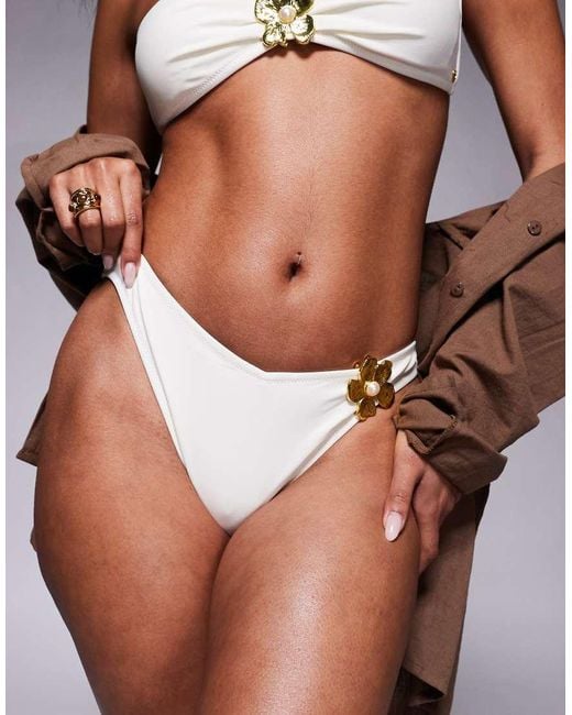 Slip Bikini Sgambati Color Crema Con Dettaglio di Candypants in White