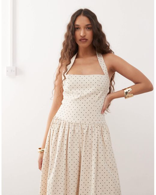 Robe à pois longue avec dos nu et encolure carrée - crème Amy Lynn en coloris Natural