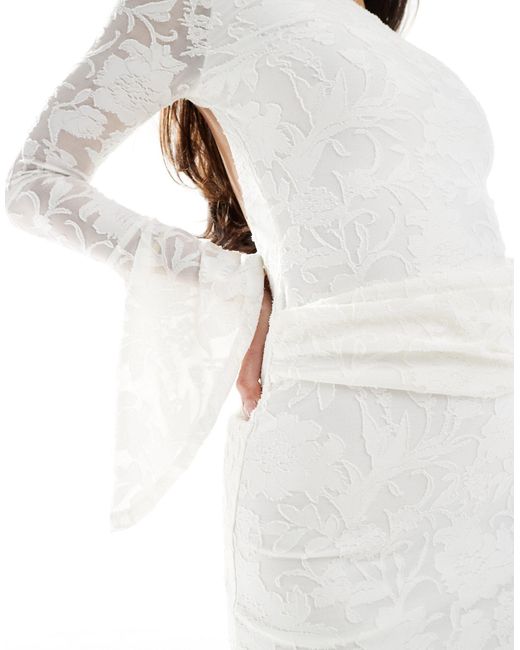 Vestito corto scollato sul retro avorio dévoré con polsini ampi di ASOS in White