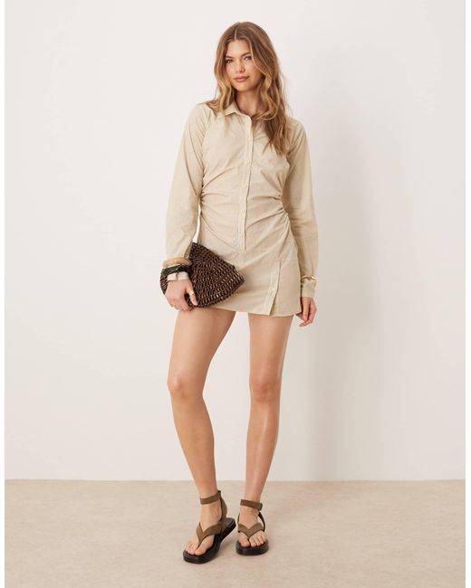 ASOS Natural – mini-hemdkleid aus baumwolle mit geraffter taille, ausgestellten ärmeln und streifenmuster