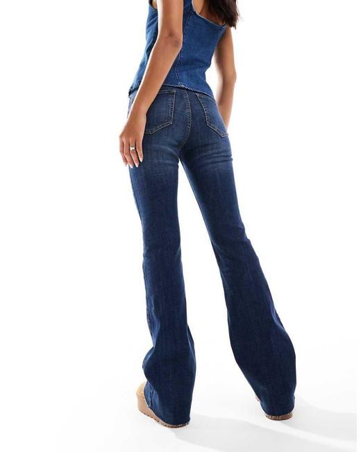Stradivarius Flared Jeans Met Gespleten Zoom in het Blue