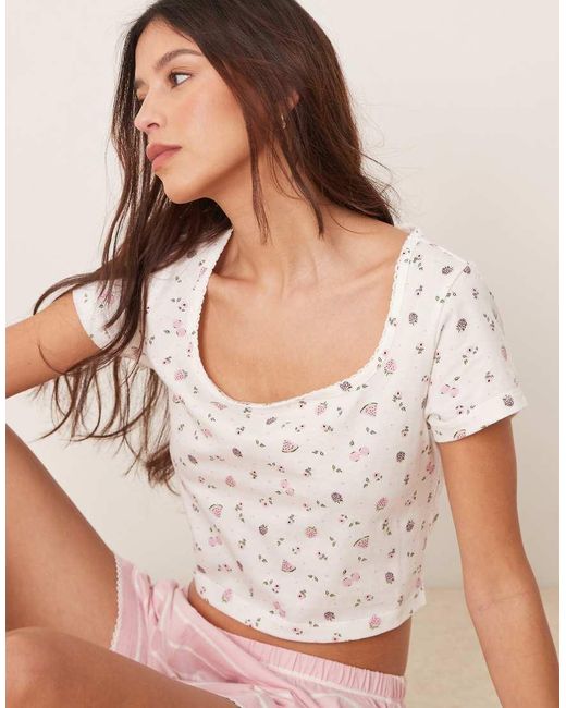 Camiseta De Pijama Con Estampado De Frutas Y Flores Mix & Match De ASOS de color White