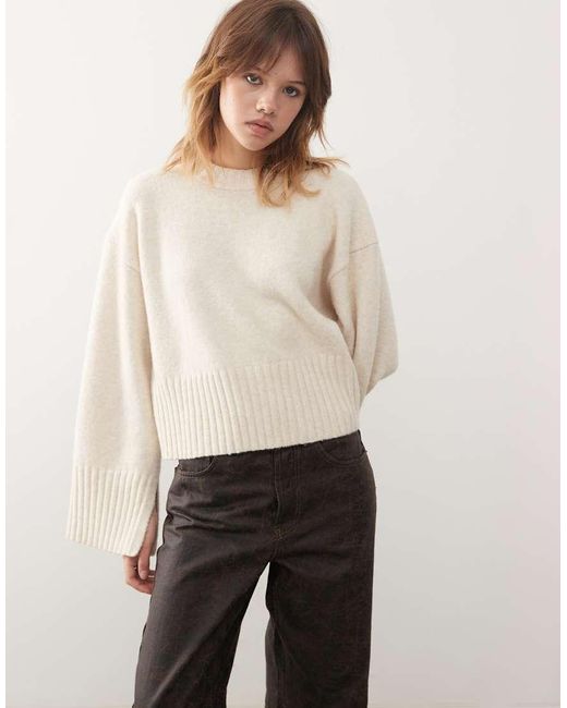 Monki Gebreide Trui Met Ronde Hals, Geribbelde Manchetten En Zoomdetail in het Natural