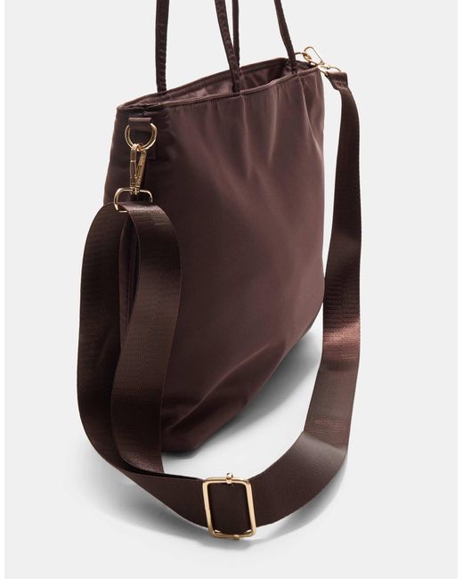 Sac cabas en toile avec breloque - marron Stradivarius en coloris Brown