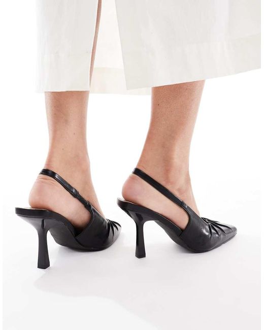 Zapatos Negros Destalonados De Tacón Con Detalle Fruncido Salado De SEQWL de color Black