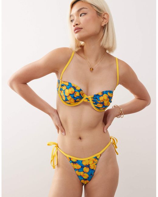 Reclaimed (vintage) Natural – bügel-bikinioberteil mit kontrasteinfassung und fruchtigem zitronenprint