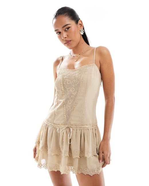 Stradivarius Mini Cami-Jurk Met Kanten Detail in het White