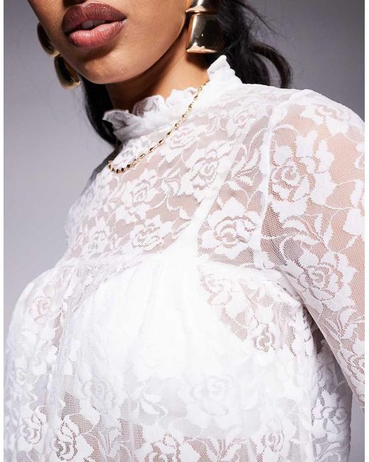 Top De Estilo Babydoll Y Manga Larga Acampanada Con Cuello Fruncido De Encaje De -Blanco ASOS de color White