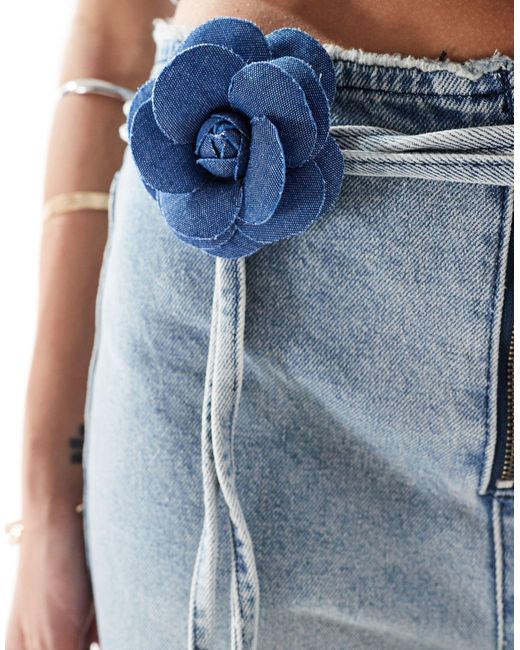 Simmi - jean droit d'ensemble avec ceinture à détail fleur - clair délavé SIMMI en coloris Blue
