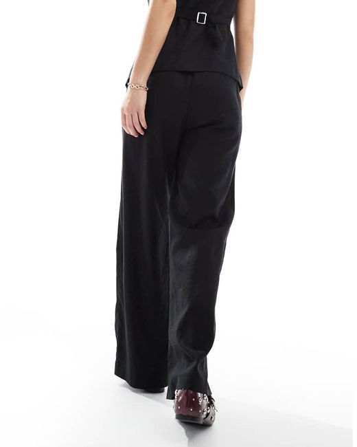 Pantaloni di New Look in Black