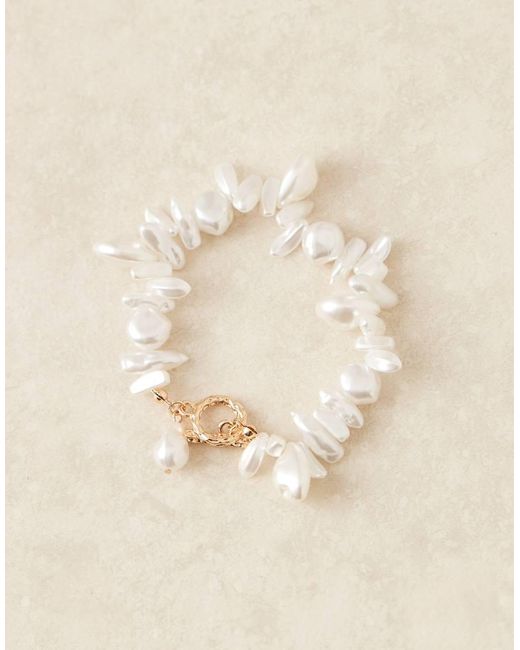 Pulsera Dorada Con Detalle De Barra En Forma De "T" Y Perlas De Imitación De Asos Design Curve ASOS de color Blue