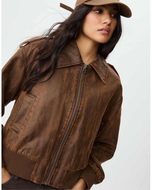 Manteau court à détail contrastant en fausse fourrure - marron Stradivarius en coloris Brown