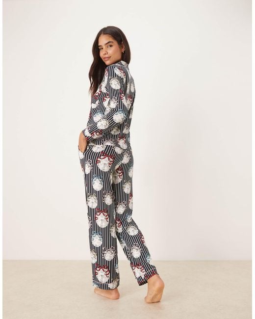 Chelsea Peers Natural – langärmliges pyjama-set aus polyester mit weihnachtlichem diskokugel-print und reverskragen