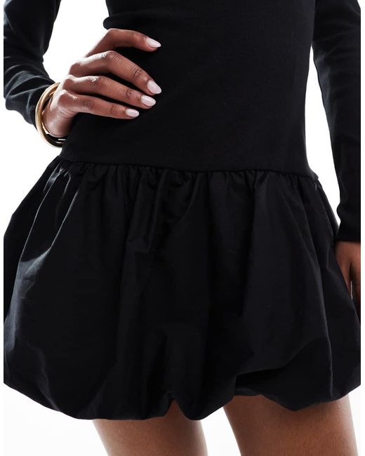 Vestito Corto A Maniche Lunghe Con Fondo A Palloncino di Stradivarius in Black