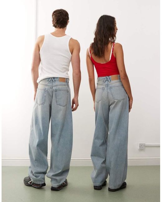 Jeans Bombati Lavaggio Chiaro Con Cuciture Incrociate di Weekday in Blue